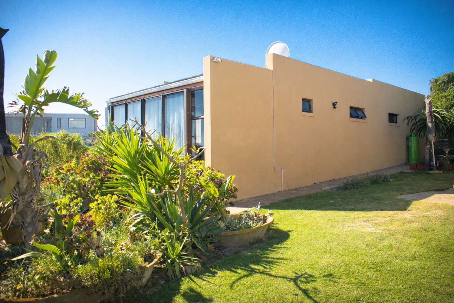 Private Sea Cottage accommodation near Melkbosstrand beach